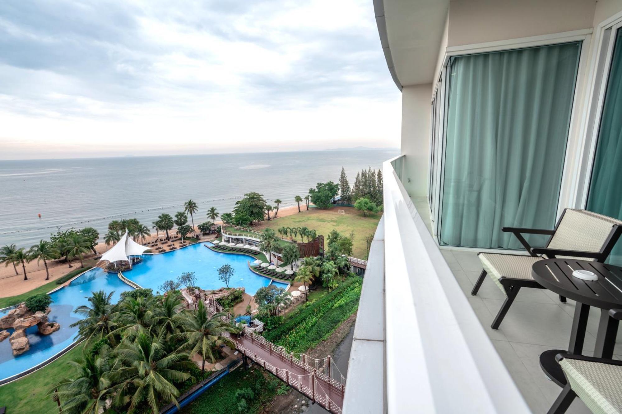 Movenpick Residences Pattaya With Ocean View ナ・ジョムティエン エクステリア 写真